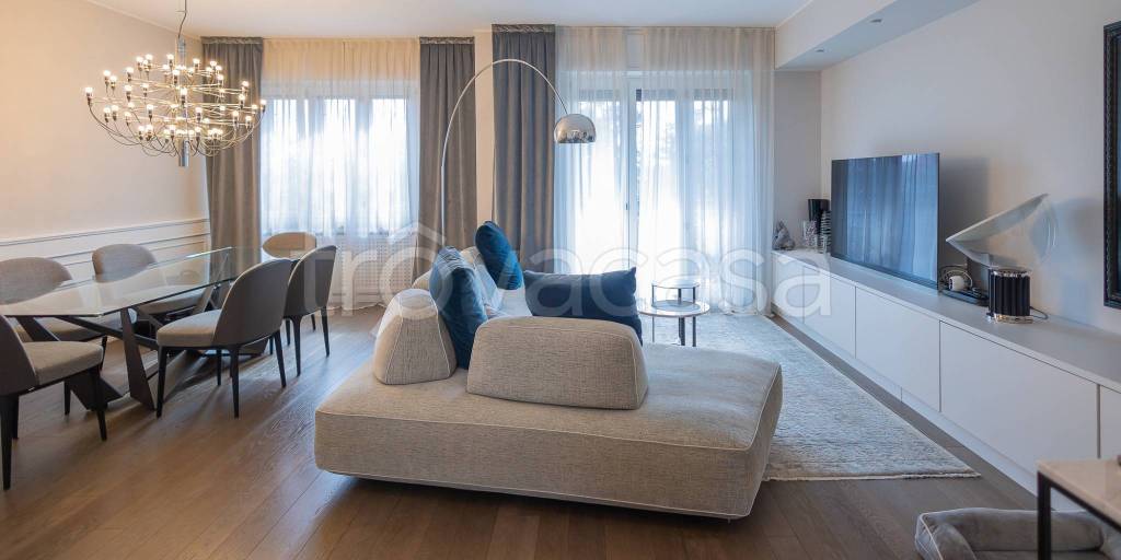 appartamento in vendita a Milano in zona Famagosta