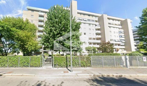 appartamento in vendita a Milano in zona Famagosta