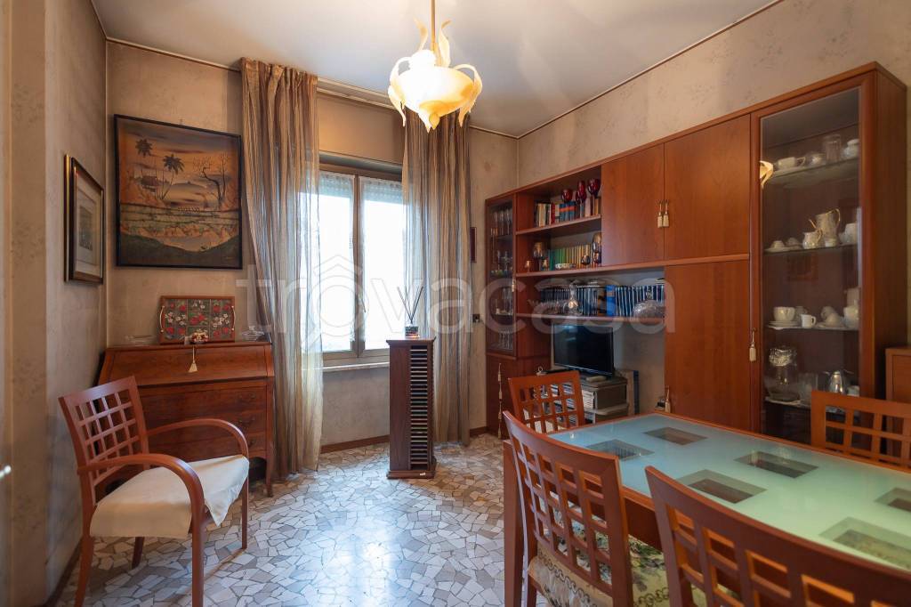 appartamento in vendita a Milano in zona Montalbino