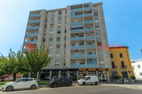 appartamento in vendita a Milano in zona Barona