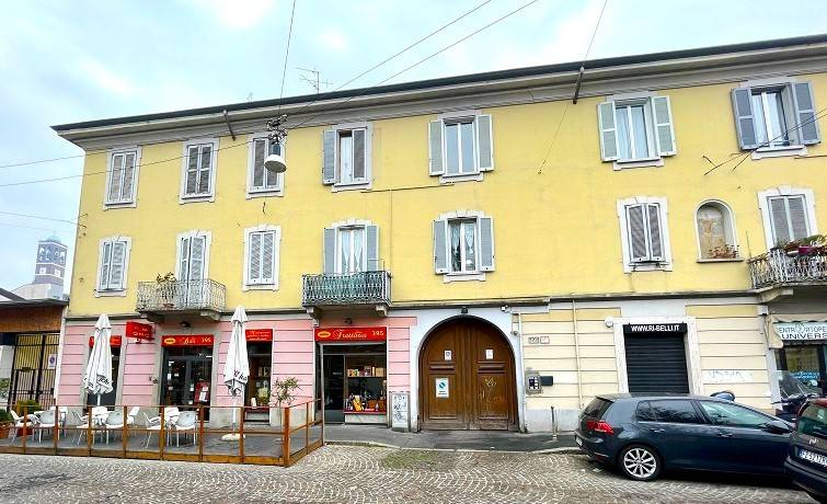 appartamento in vendita a Milano in zona Baggio