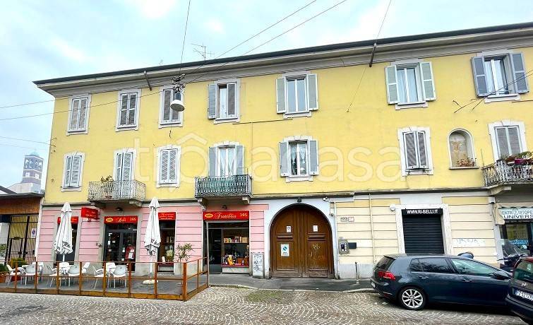 appartamento in vendita a Milano in zona Baggio