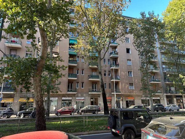 appartamento in vendita a Milano in zona Lorenteggio