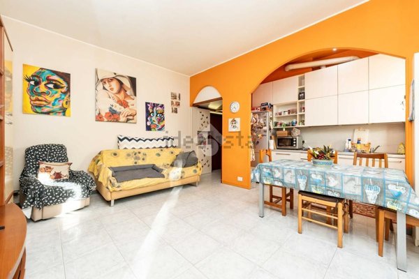 appartamento in vendita a Milano in zona Lorenteggio