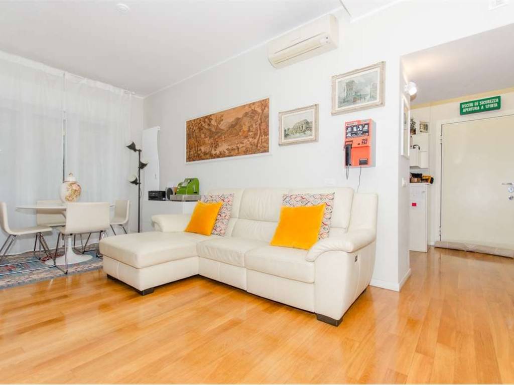 appartamento in vendita a Milano in zona Lorenteggio