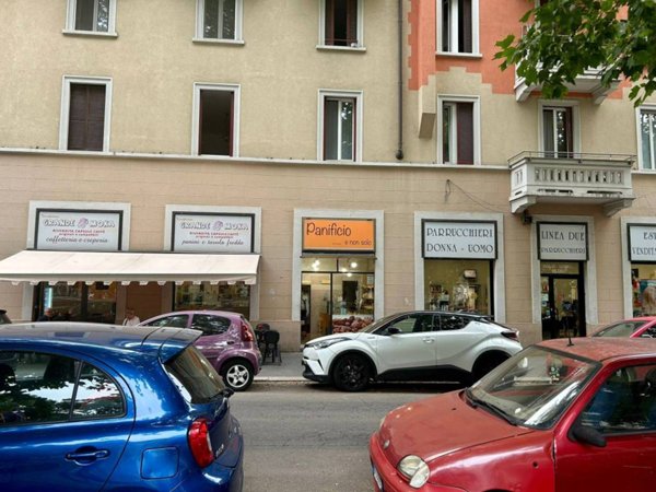 negozio in vendita a Milano in zona Cagnola