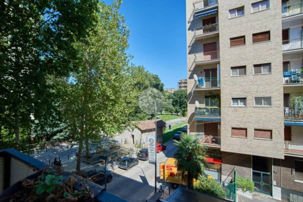 appartamento in vendita a Milano in zona Lorenteggio