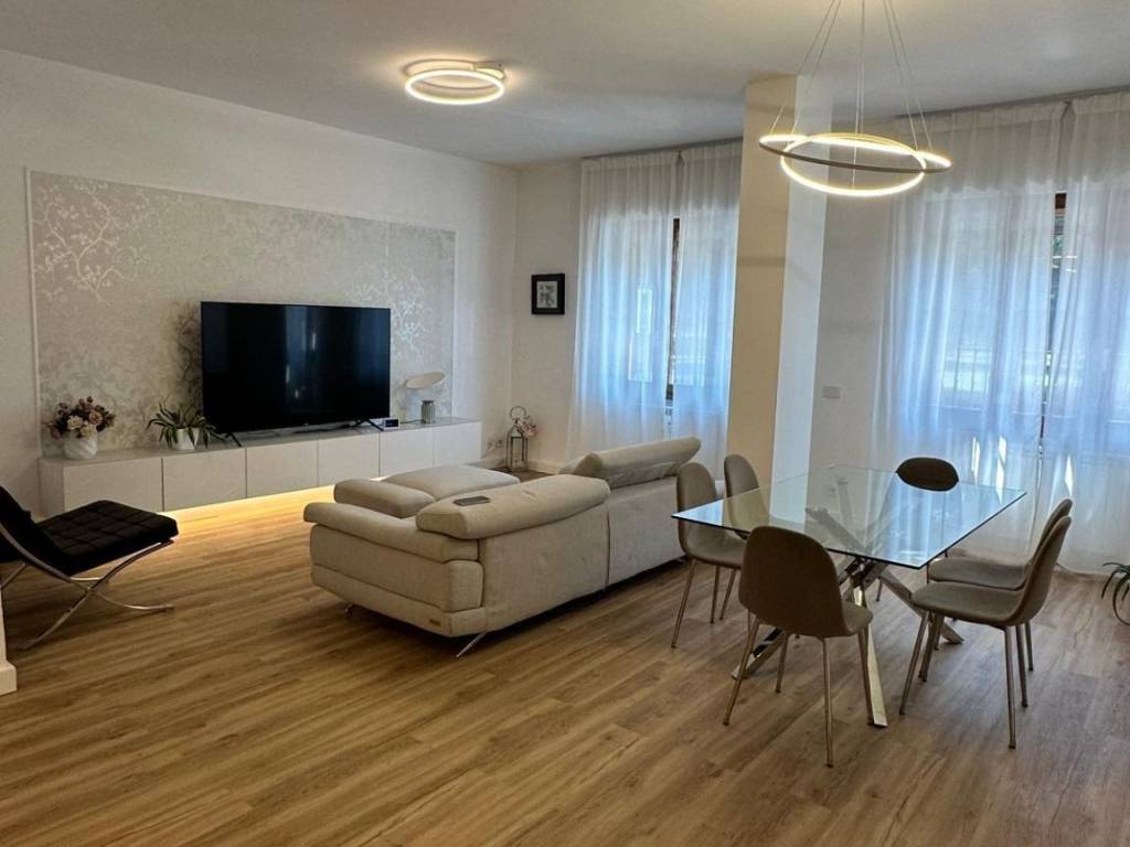 appartamento in vendita a Milano in zona Baggio