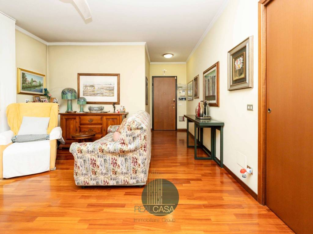 appartamento in vendita a Milano in zona Adriano