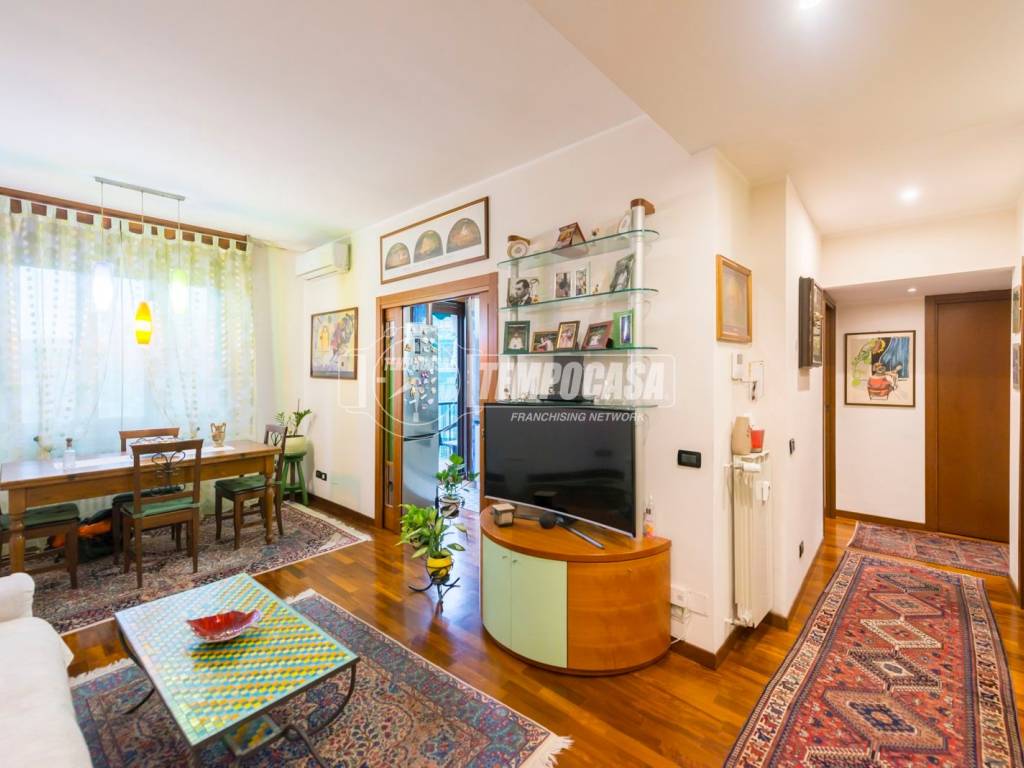 appartamento in vendita a Milano in zona Lorenteggio