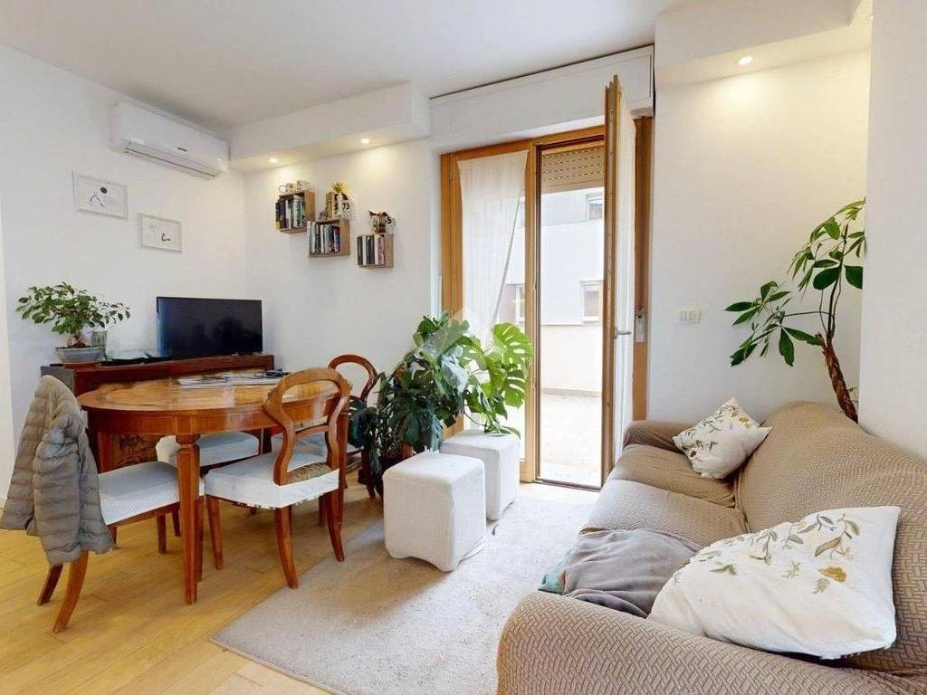 appartamento in vendita a Milano in zona Lambrate