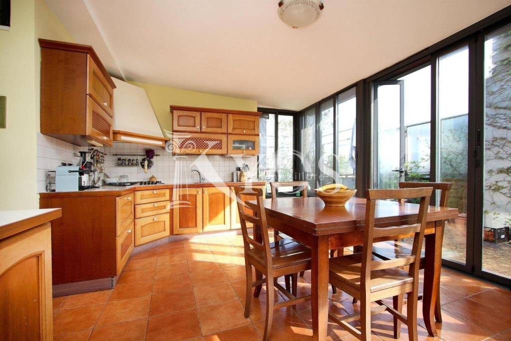 appartamento in vendita a Milano in zona Famagosta