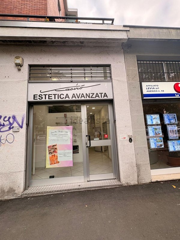 locale commerciale in vendita a Milano