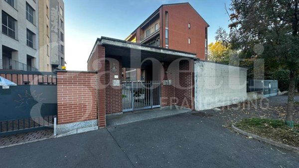 appartamento in vendita a Milano in zona Gratosoglio