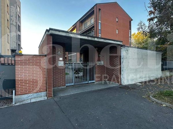 appartamento in vendita a Milano in zona Gratosoglio