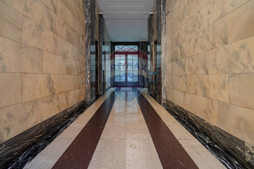 appartamento in vendita a Milano in zona Cadorna
