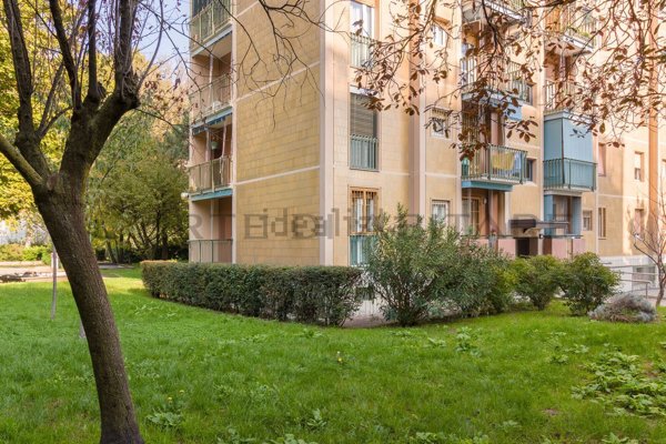 appartamento in vendita a Milano in zona Gallaratese