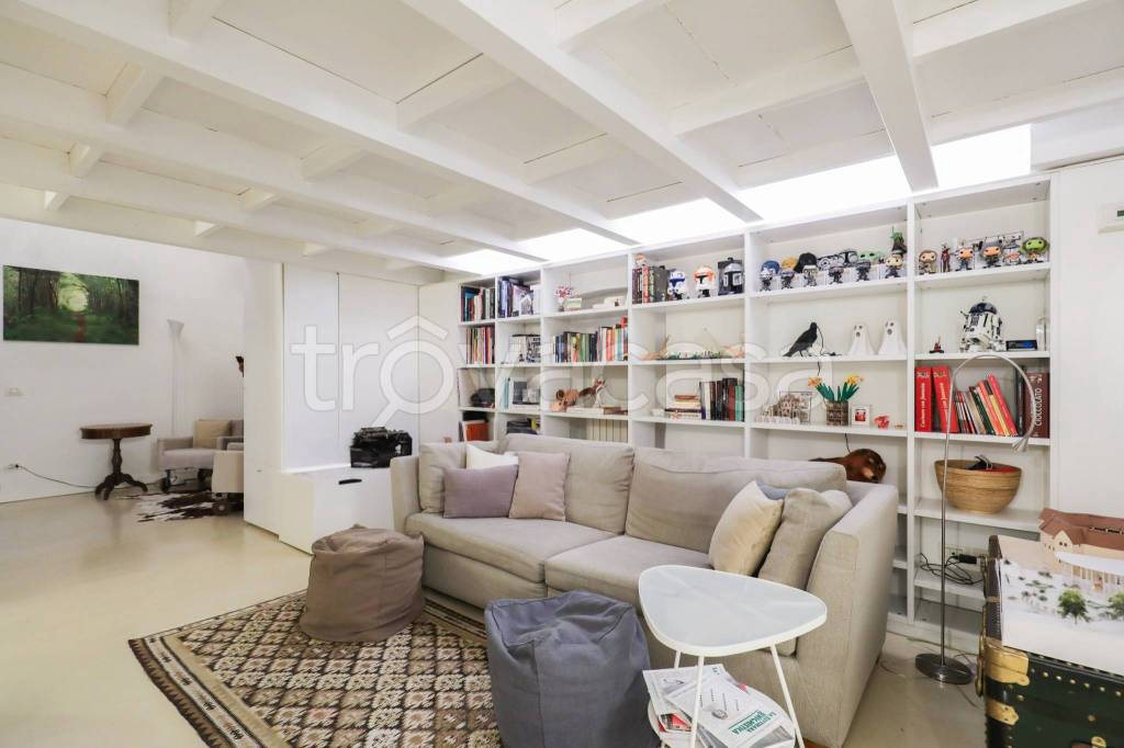 appartamento in vendita a Milano in zona Solari