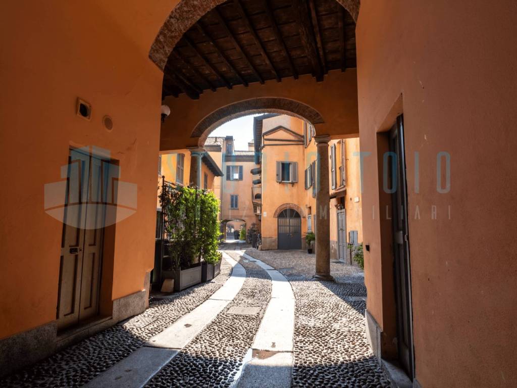 appartamento in vendita a Milano in zona Porta Genova