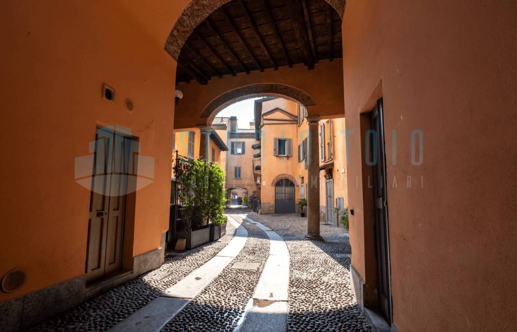 appartamento in vendita a Milano in zona Porta Genova