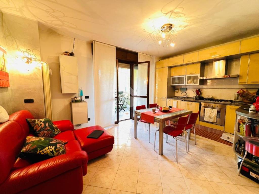 appartamento in vendita a Milano in zona Famagosta