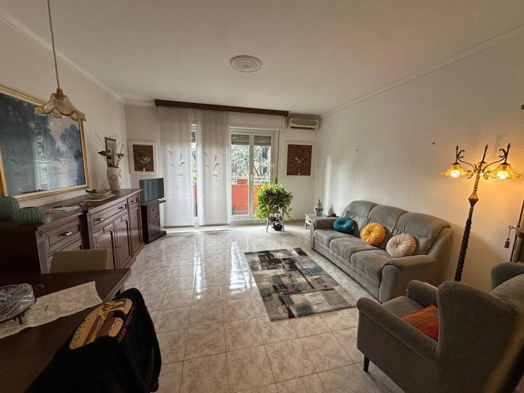 appartamento in vendita a Milano in zona Gallaratese