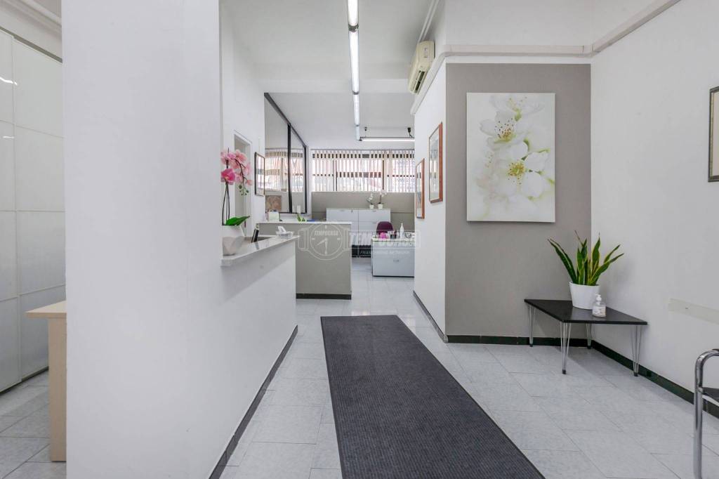 ufficio in vendita a Milano in zona Isola