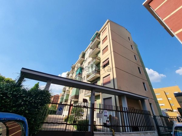 appartamento in vendita a Milano in zona Baggio