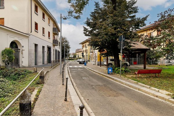 ufficio in vendita a Milano in zona Porta Genova