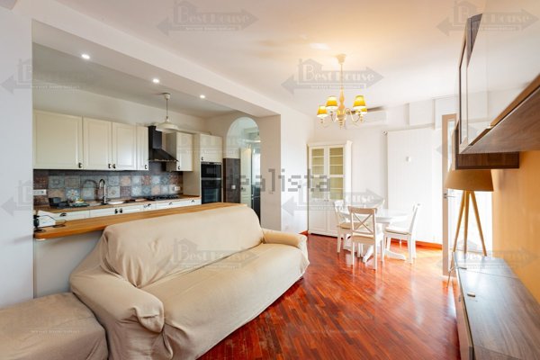 appartamento in vendita a Milano in zona Feltre