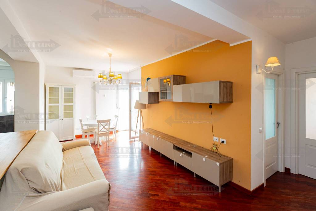 appartamento in vendita a Milano in zona Feltre