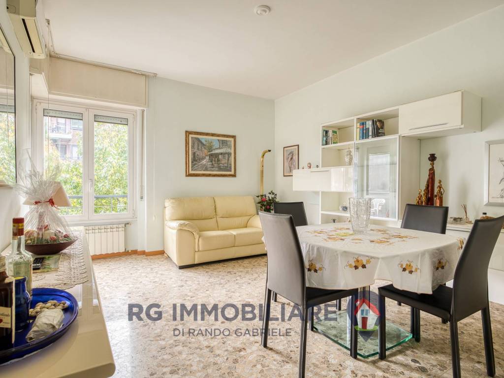 appartamento in vendita a Milano in zona Famagosta