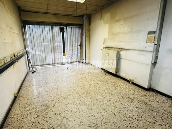 ufficio in vendita a Milano in zona Lambrate