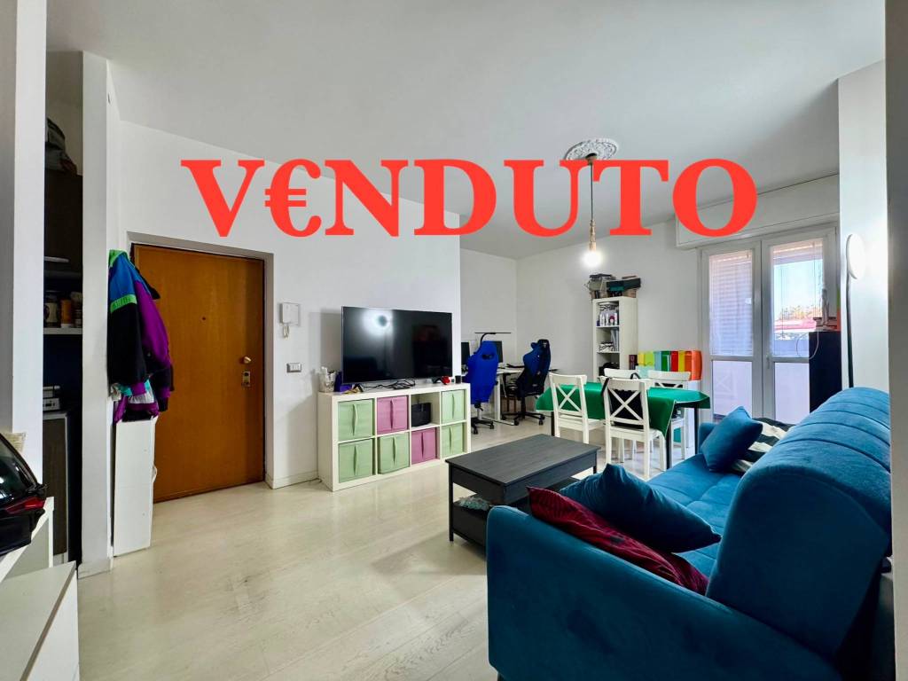 appartamento in vendita a Milano in zona Famagosta