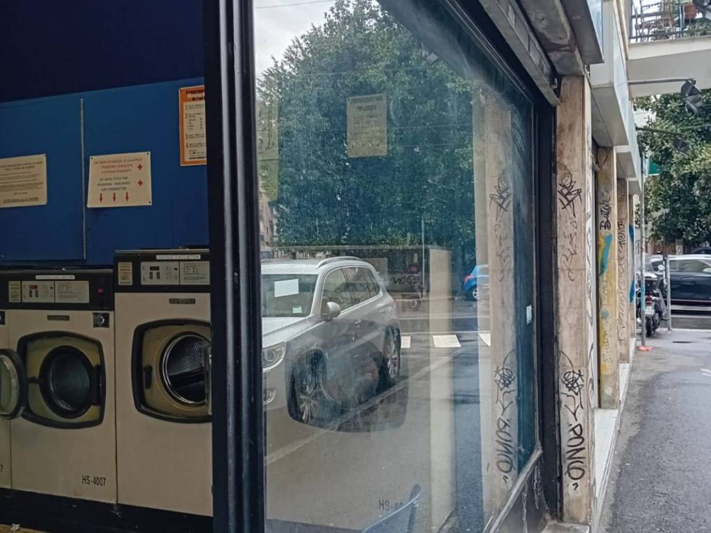 negozio in vendita a Milano in zona Città Studi