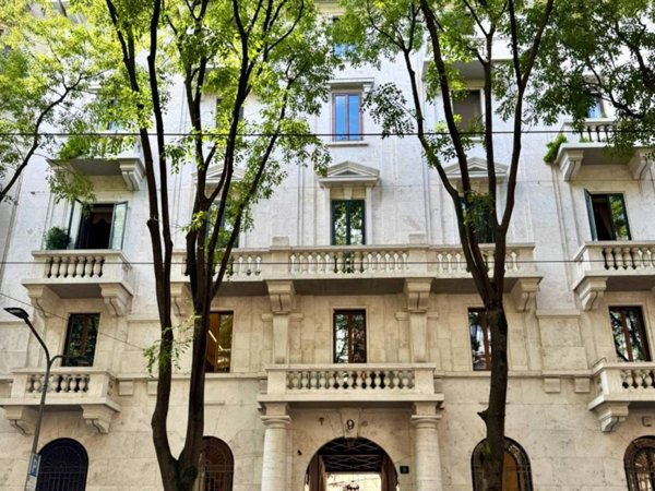appartamento in vendita a Milano in zona Cadorna
