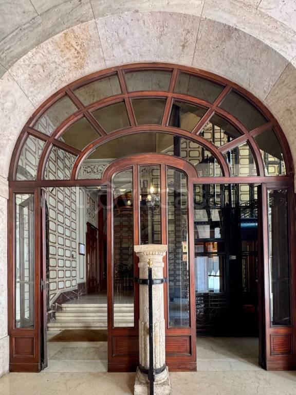 appartamento in vendita a Milano in zona Sempione