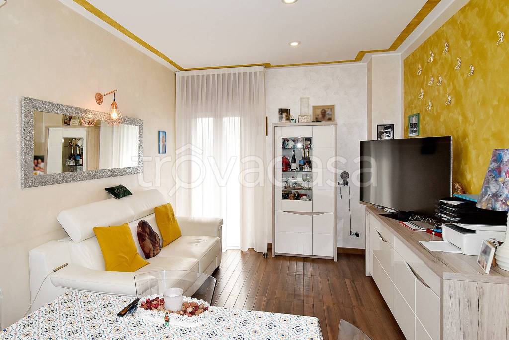 appartamento in vendita a Milano in zona Famagosta