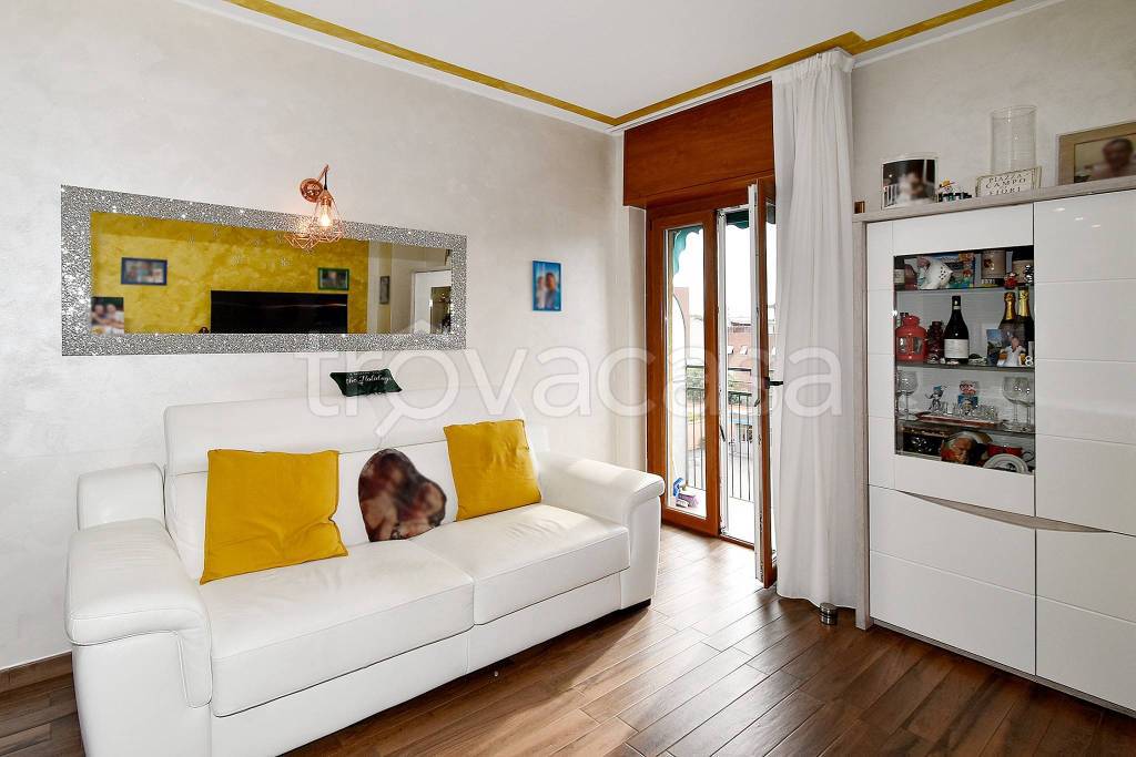 appartamento in vendita a Milano in zona Famagosta
