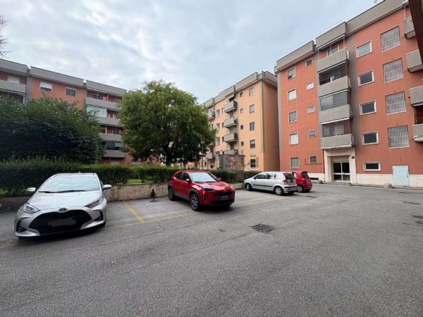 appartamento in vendita a Milano in zona Baggio