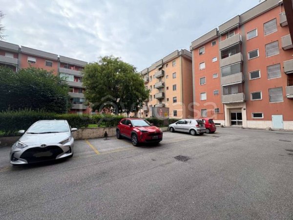 appartamento in vendita a Milano in zona Baggio