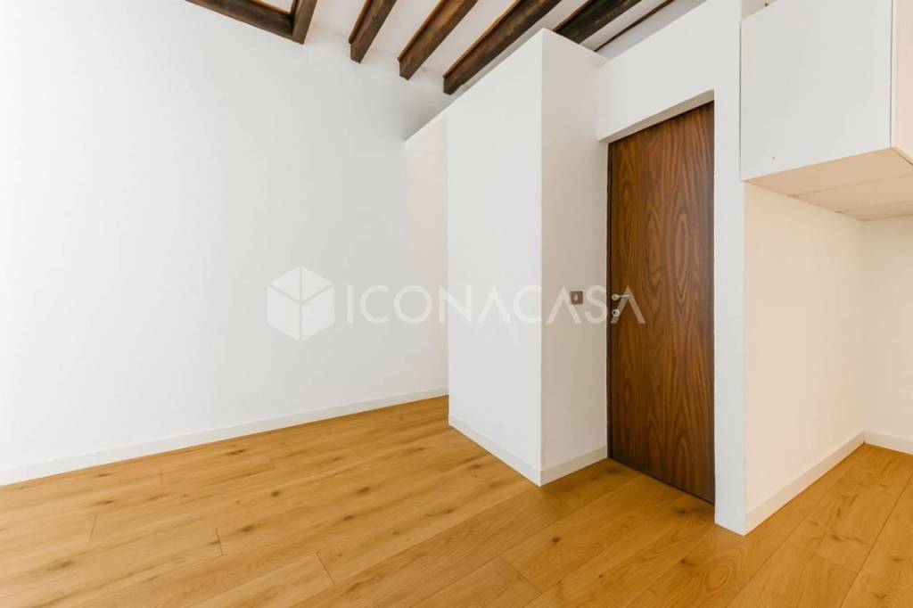 appartamento in vendita a Milano in zona Casoretto