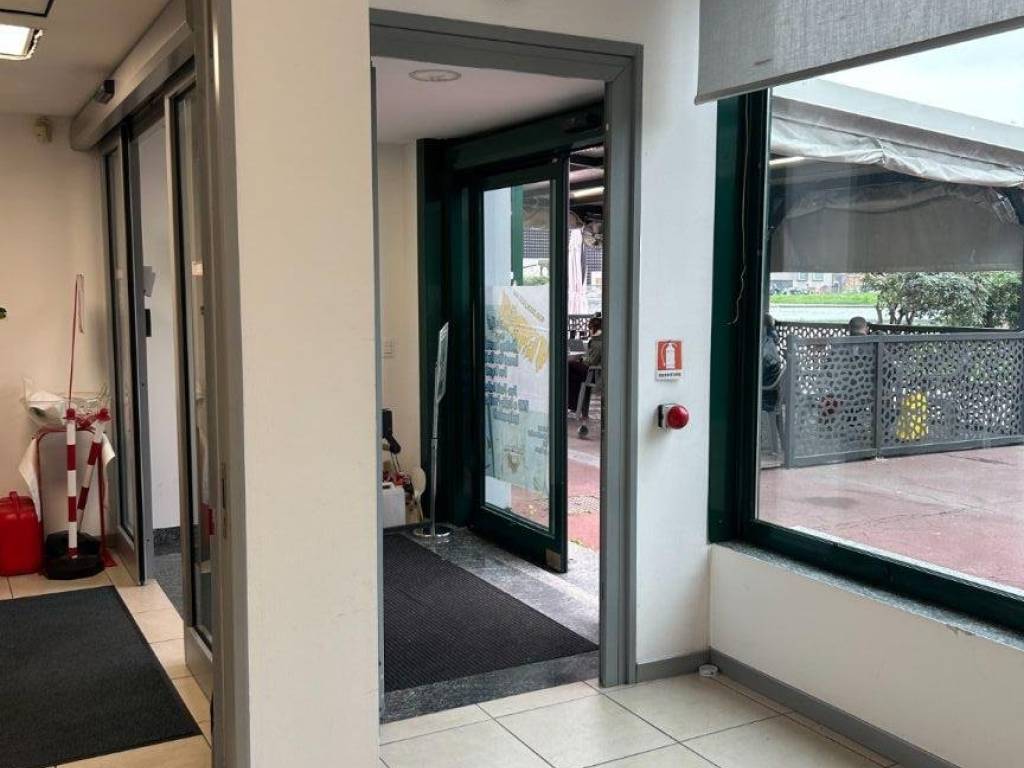 negozio in vendita a Milano in zona Lambrate