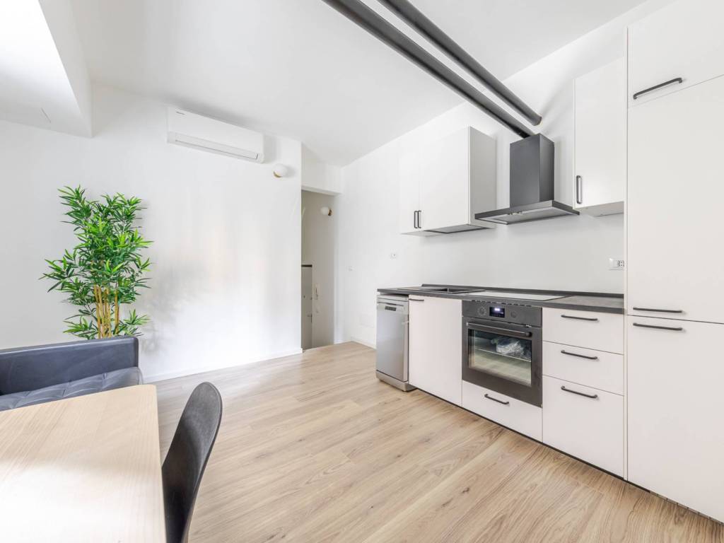 appartamento in vendita a Milano in zona Solari