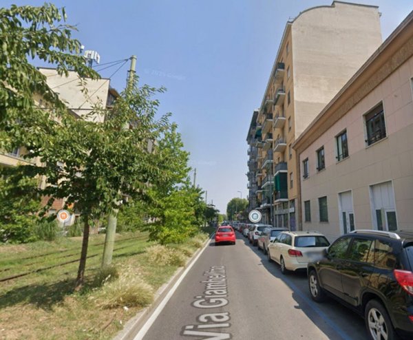 appartamento in vendita a Milano in zona Lorenteggio