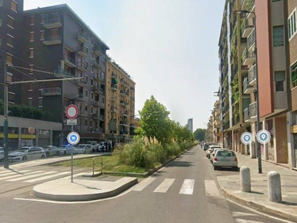 appartamento in vendita a Milano in zona Lorenteggio