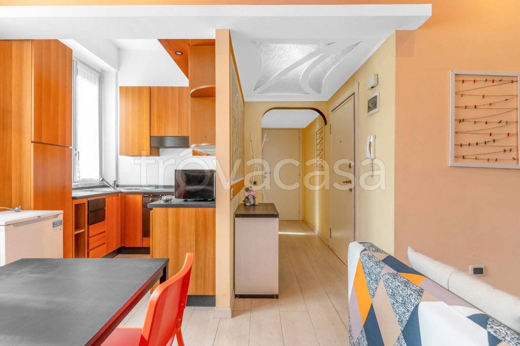 appartamento in vendita a Milano in zona Famagosta