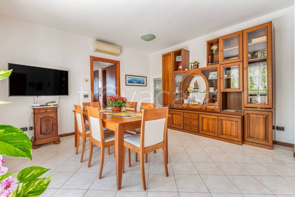 appartamento in vendita a Milano in zona Quarto Oggiaro