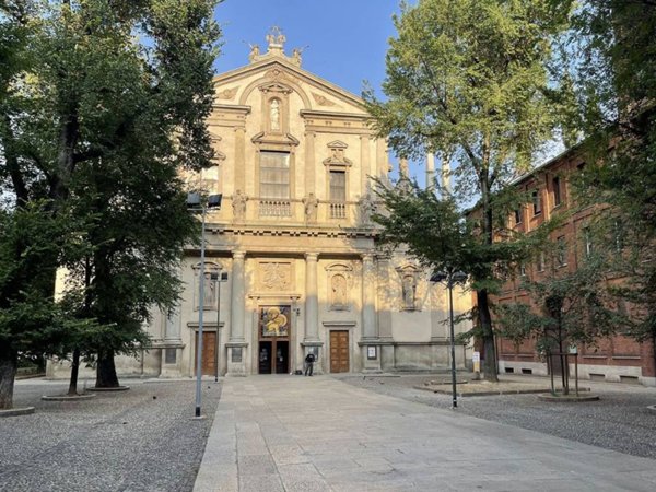 appartamento in vendita a Milano in zona Porta Nuova
