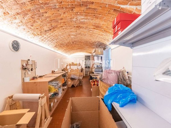 negozio in vendita a Milano in zona Isola